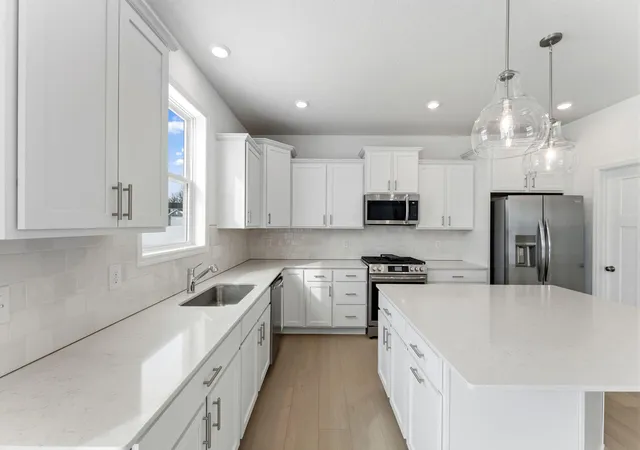 3rd image of 7520 Upper 42Nd St N, Saint Paul, MN 55128 | MLS# 7130327