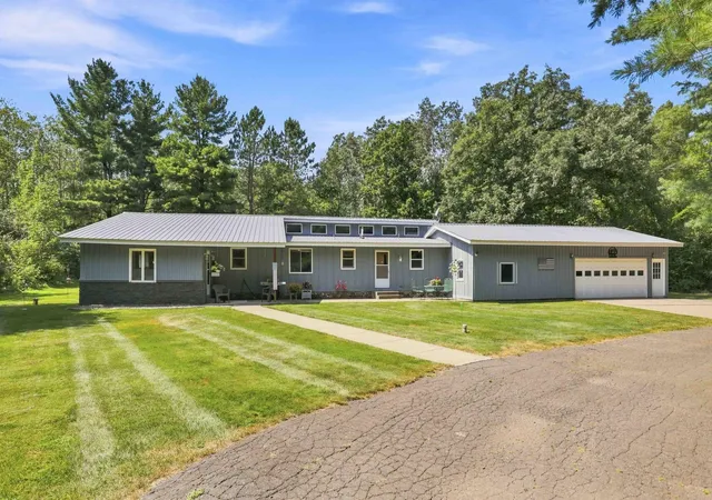 Photo 3 of Single family home for sale at 26651 Riverview Dr, Mora, MN 55051 | MLS# 7130328 | Listing updated on 2026-09-01