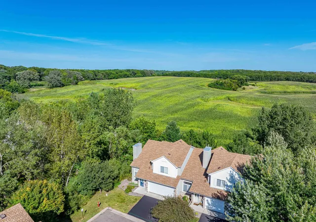 Photo 3 of Single family home for sale at 7657 Primrose Pl, Chanhassen, MN 55317 | MLS# 7130329 | Listing updated on 2026-10-02