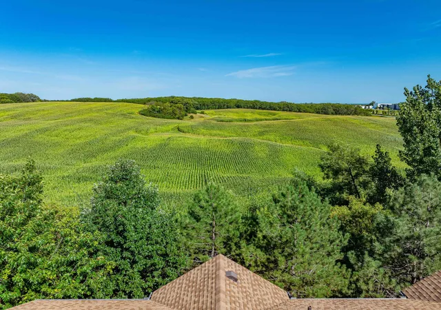 Photo 4 of Single family home for sale at 7657 Primrose Pl, Chanhassen, MN 55317 | MLS# 7130329 | Listing updated on 2026-10-02