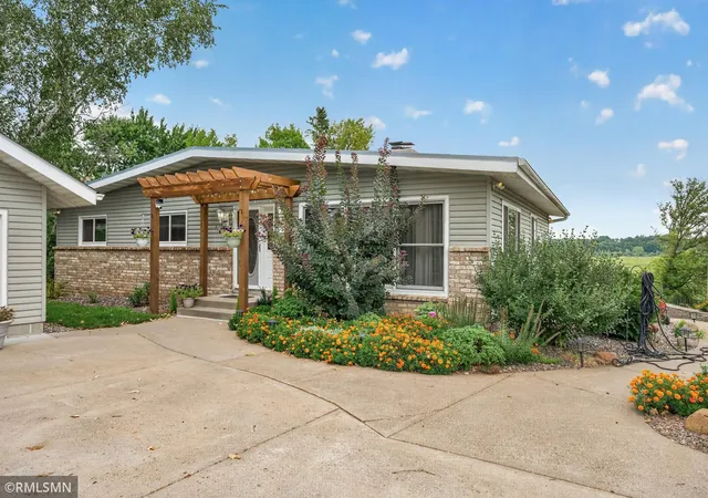 2nd image of 2720 Silver Fox Rd, White Bear Lake, MN 55110 | MLS# 7130348