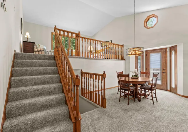 Photo 2 of Sale Pending at 987 Kettle Crk Rd, Saint Paul, MN 55123 | MLS# 7130382 | Listing updated on 2026-09-30
