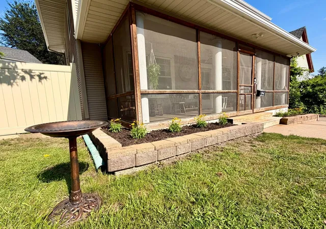3rd image of 1030 West Ave, Red Wing, MN 55066 | MLS# 7130439