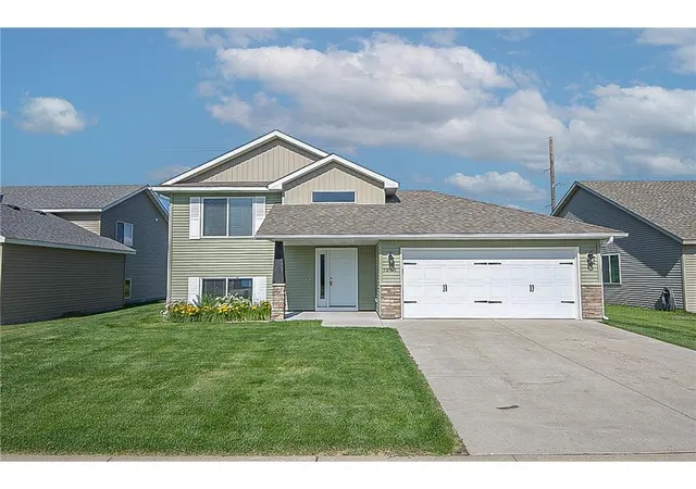 1st image of 1051 Yellowstone Ave, Saint Cloud, MN 56303 | MLS# 7130457