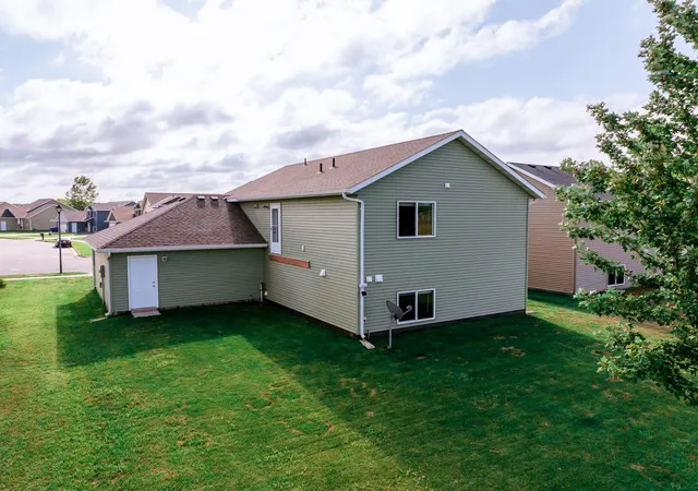 Photo 4 of Single family home for sale at 1051 Yellowstone Ave, Saint Cloud, MN 56303 | MLS# 7130457 | Listing updated on 2026-10-14