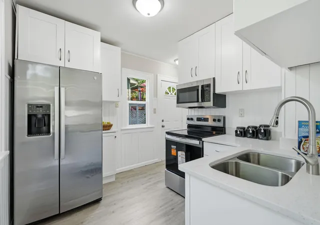Photo 4 of Sale Pending at 4500 Ewing Ave N, Minneapolis, MN 55422 | MLS# 7130463 | Listing updated on 2026-08-30