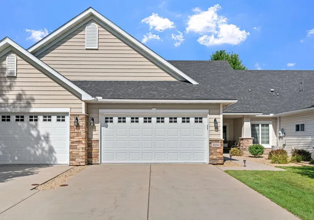 Photo 1 of Single family home for sale at 1050 Woodland Dr, Hastings, MN 55033 | MLS# 7130471 | Listing updated on 2026-10-01