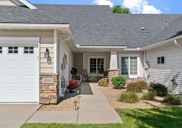 Photo 3 of Single family home for sale at 1050 Woodland Dr, Hastings, MN 55033 | MLS# 7130471 | Listing updated on 2026-10-01