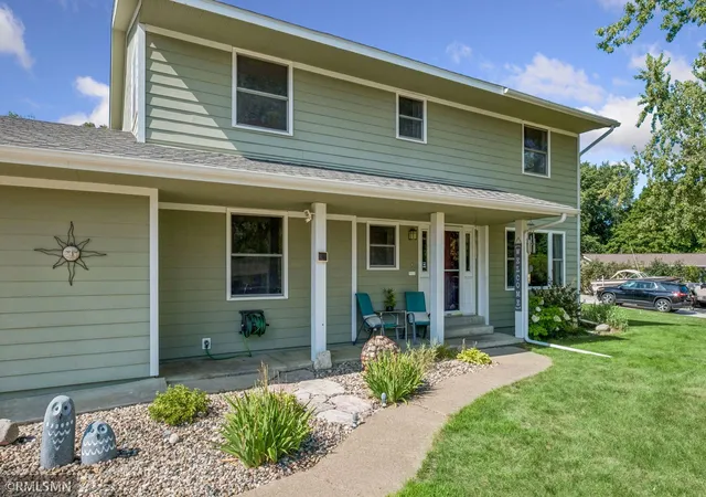 Photo 2 of Single family home for sale at 1440 Valley View Rd, Chaska, MN 55318 | MLS# 7130486 | Listing updated on 2026-09-17