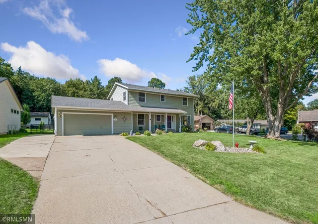 Photo 3 of Single family home for sale at 1440 Valley View Rd, Chaska, MN 55318 | MLS# 7130486 | Listing updated on 2026-09-17
