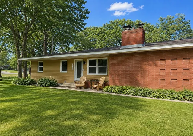 Photo 3 of Single family home for sale at 1427 Lori Ave, Detroit Lakes, MN 56501 | MLS# 7130487 | Listing updated on 2026-09-06