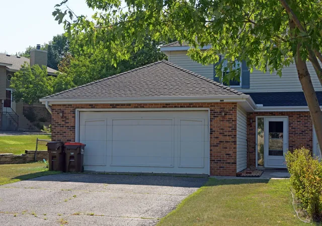 1st image of 6781 Sherwood Rd, Saint Paul, MN 55125 | MLS# 7130496