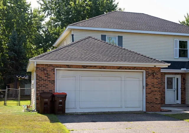 2nd image of 6781 Sherwood Rd, Saint Paul, MN 55125 | MLS# 7130496