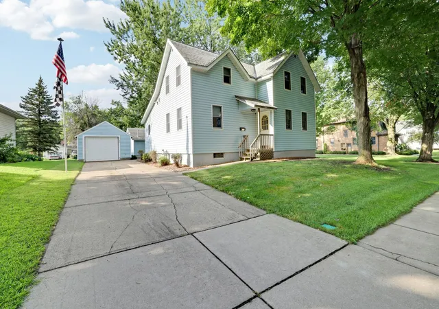 1st image of 110 2nd St Sw, New Prague, MN 56071 | MLS# 7130519