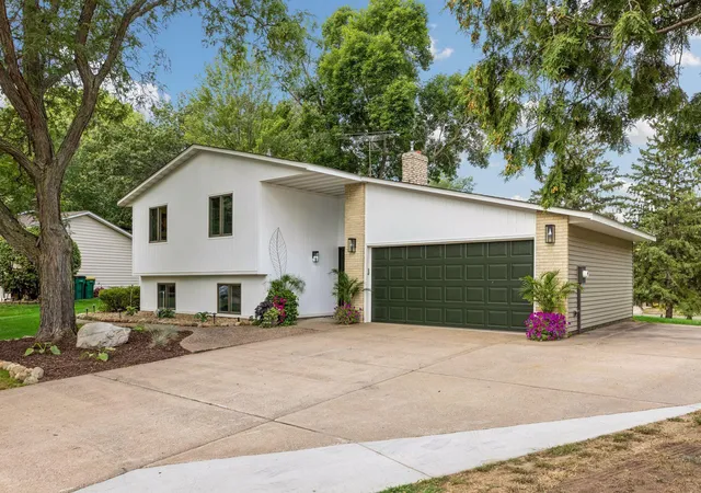 image of 2660 Fairlawn Dr, Stillwater, MN 55082 | MLS# 7130525