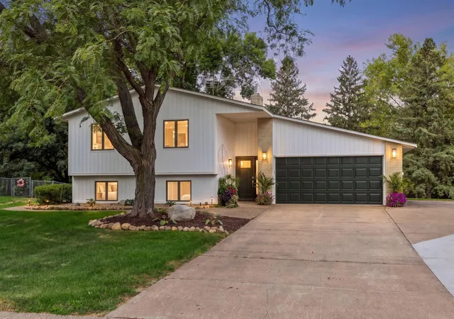 image of 2660 Fairlawn Dr, Stillwater, MN 55082 | MLS# 7130525