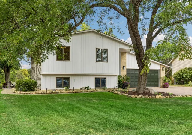 image of 2660 Fairlawn Dr, Stillwater, MN 55082 | MLS# 7130525