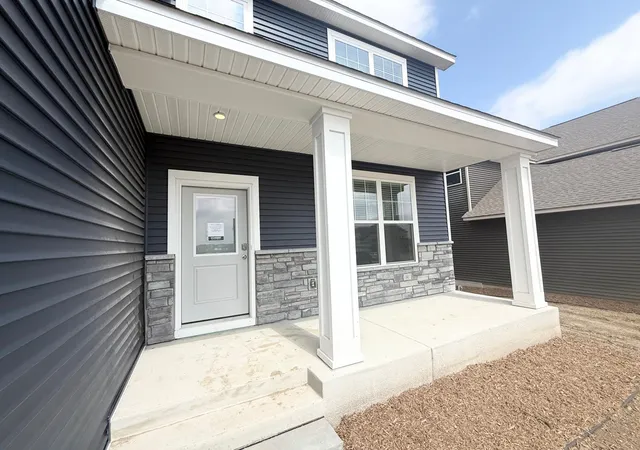 Photo 2 of Sale Pending at 1979 Shady View Ct, Shakopee, MN 55379 | MLS# 7130531 | Listing updated on 2026-09-03