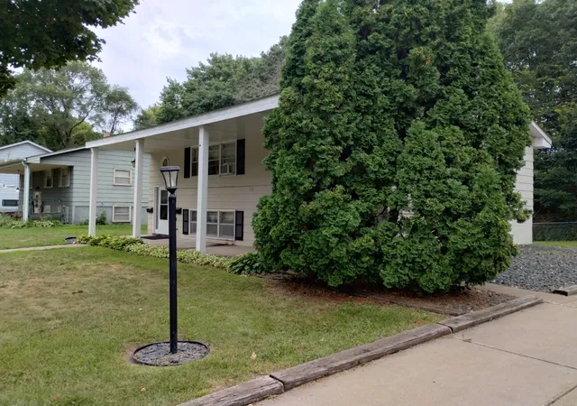 Photo 3 of Sale Pending at 1655 Mcafee St, Saint Paul, MN 55106 | MLS# 7130554 | Listing updated on 2026-09-04