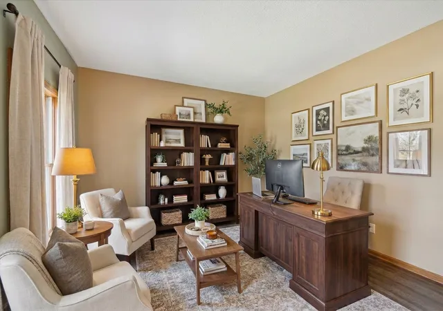 image of 2084 Wallingford Cir, Woodbury, MN 55125 | MLS# 7130566