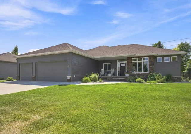 2nd image of 6101 Silverleaf Dr S, Fargo, ND 58104 | MLS# 7130585