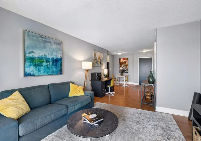 Listing Photo 4 - Condo for sale in building located at 3131 Excelsior Blvd, Minneapolis, MN 55416 - Unit #512