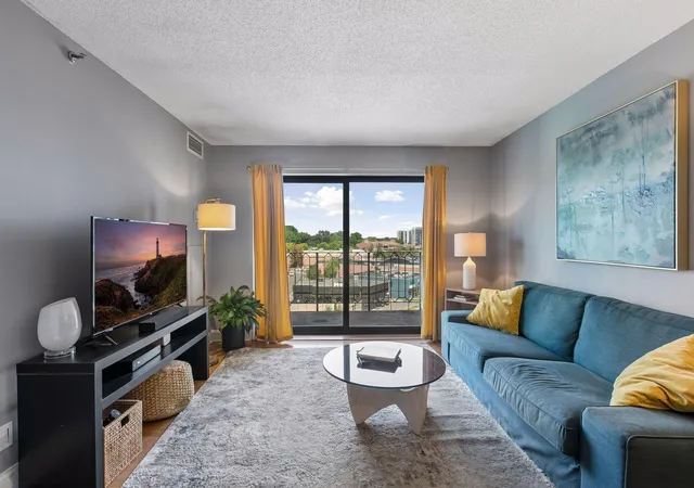 Listing Photo 5 - Condo for sale in building located at 3131 Excelsior Blvd, Minneapolis, MN 55416 - Unit #512