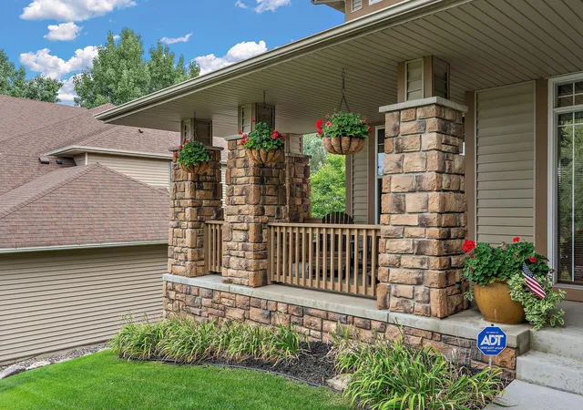 2nd image of 10742 Maple Blvd, Saint Paul, MN 55129 | MLS# 7130624