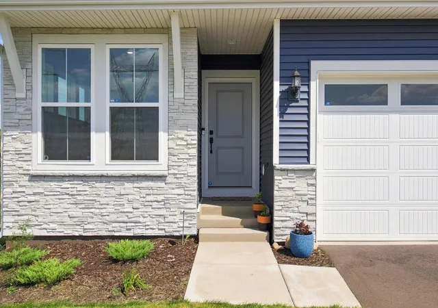 Photo 2 of Single family home for sale at 1407 Summerland Wy, Shakopee, MN 55379 | MLS# 7130631 | Listing updated on 2026-08-27