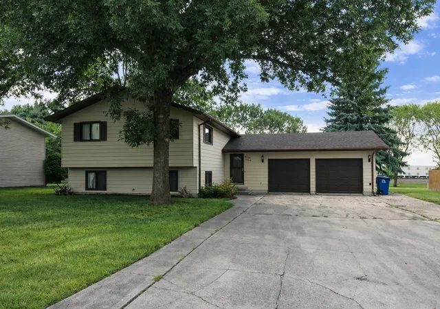 image of 3115 Covent Garden St S, Moorhead, MN 56560 | MLS# 7130648