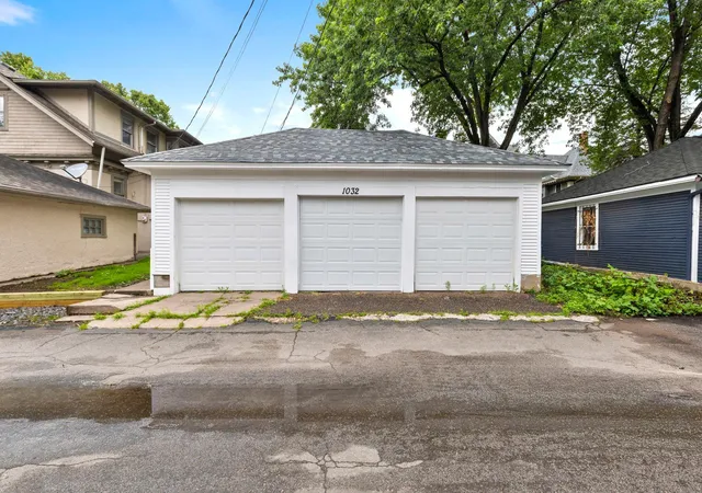 Listing Photo 2 - Condo for sale in building located at 1032 Portland Ave, Saint Paul, MN 55404 - Unit #