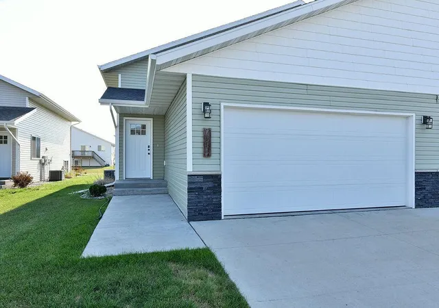1st image of 7284 30th St S, Fargo, ND 58104 | MLS# 7130664