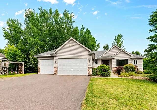 2nd image of 10464 Spruce St, Chisago City, MN 55013 | MLS# 7130665