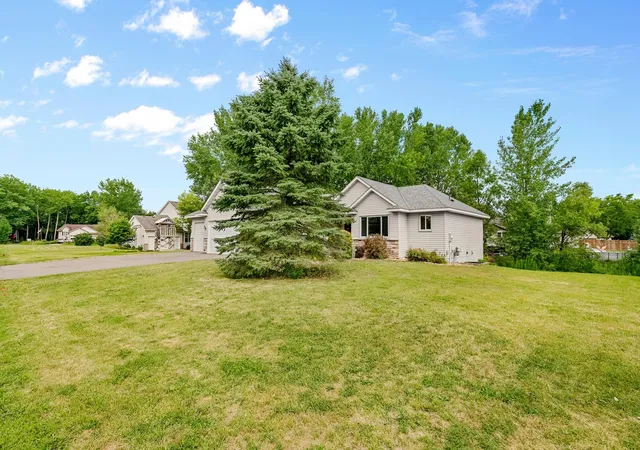 Photo 3 of Sale Pending at 10464 Spruce St, Chisago City, MN 55013 | MLS# 7130665 | Listing updated on 2026-10-05