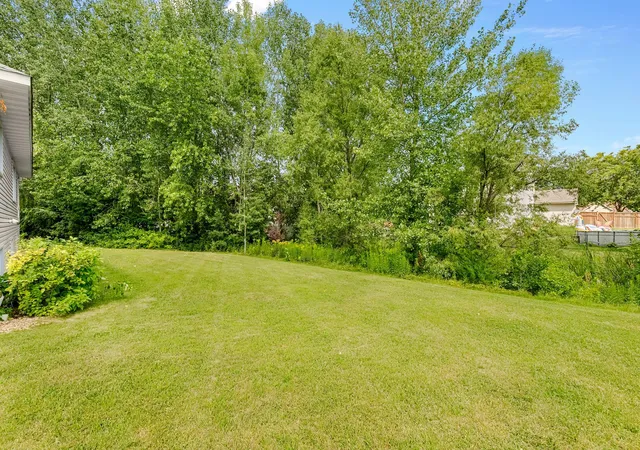 Photo 4 of Sale Pending at 10464 Spruce St, Chisago City, MN 55013 | MLS# 7130665 | Listing updated on 2026-10-05