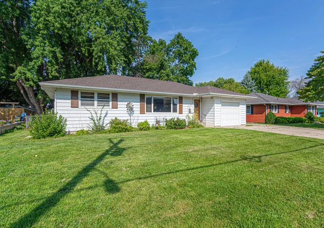 1st image of 1334 Lincoln Ave, Owatonna, MN 55060 | MLS# 7130692