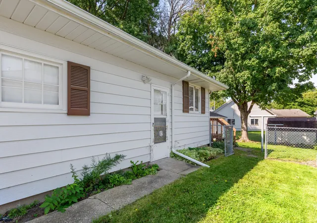 Photo 3 of Single family home for sale at 1334 Lincoln Ave, Owatonna, MN 55060 | MLS# 7130692 | Listing updated on 2026-09-14