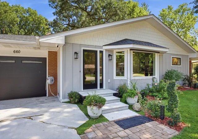 2nd image of 660 Harmony Cir, Wayzata, MN 55391 | MLS# 7130739
