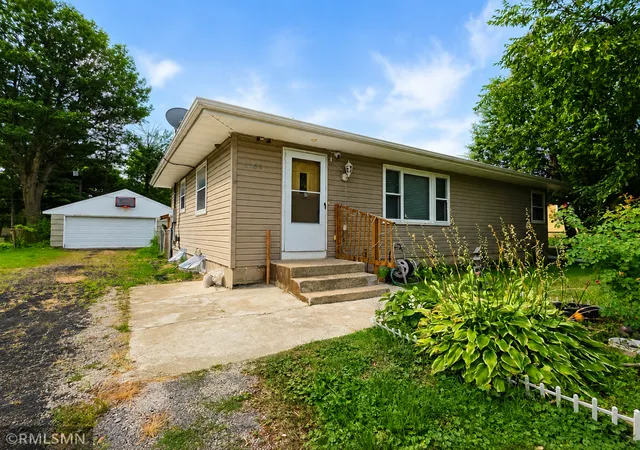 1st image of 1066 Beatrice St, Saint Paul, MN 55121 | MLS# 7130773