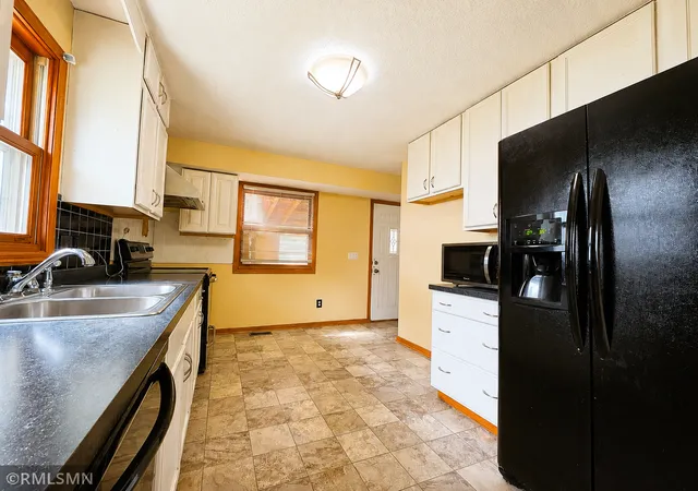 5th image of 1066 Beatrice St, Saint Paul, MN 55121 | MLS# 7130773