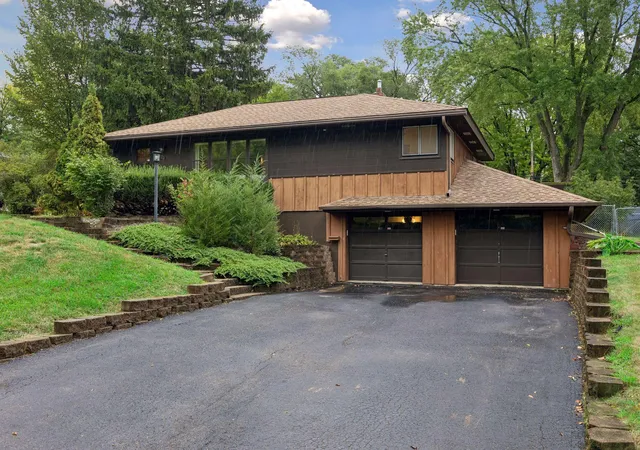 Photo 3 of Single family home for sale at 5073 Holiday Rd, Minnetonka, MN 55345 | MLS# 7130782 | Listing updated on 2026-09-17
