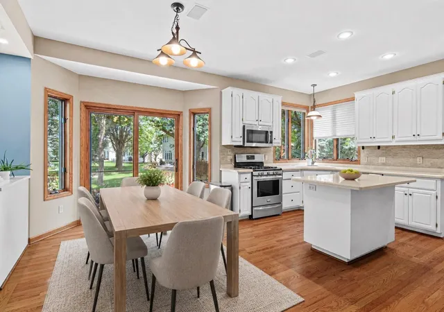 2nd image of 8441 W Lake Dr, Chanhassen, MN 55317 | MLS# 7130791