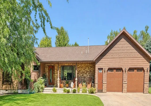 Photo 1 of Single family home for sale at 1625 Edgewater Dr, Lake Benton, MN 56149 | MLS# 7130799 | Listing updated on 2026-09-04