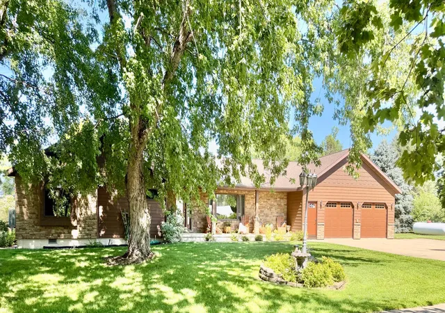 Photo 3 of Single family home for sale at 1625 Edgewater Dr, Lake Benton, MN 56149 | MLS# 7130799 | Listing updated on 2026-09-04