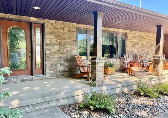 Photo 3 of Single family home for sale at 1625 Edgewater Dr, Lake Benton, MN 56149 | MLS# 7130799 | Listing updated on 2026-09-04