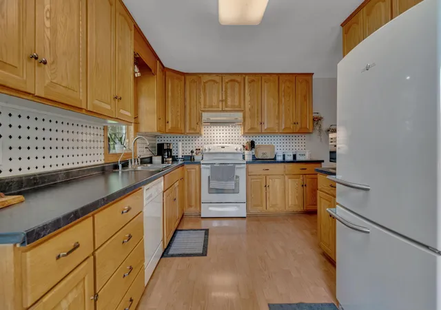 Photo 3 of Sale Pending at 9372 71st Street Ne, Spicer, MN 56288 | MLS# 7130809 | Listing updated on 2026-09-20
