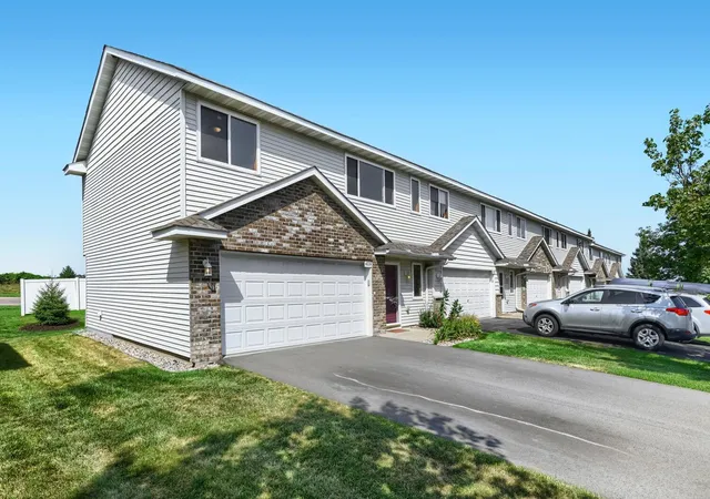 Photo 3 of Single family home for sale at 4024 Blakewood Dr, Shakopee, MN 55379 | MLS# 7130810 | Listing updated on 2026-09-21