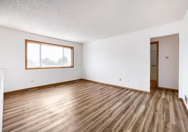 Photo 4 of Single family home for sale at 4024 Blakewood Dr, Shakopee, MN 55379 | MLS# 7130810 | Listing updated on 2026-09-23