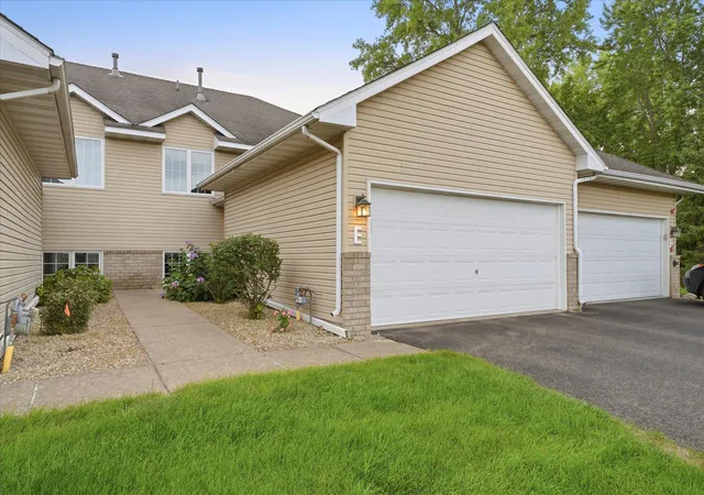 1st image of 10605 44th Ave N #E, Plymouth, MN 55442 | MLS# 7130812