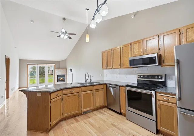 2nd image of 10605 44th Ave N #E, Plymouth, MN 55442 | MLS# 7130812